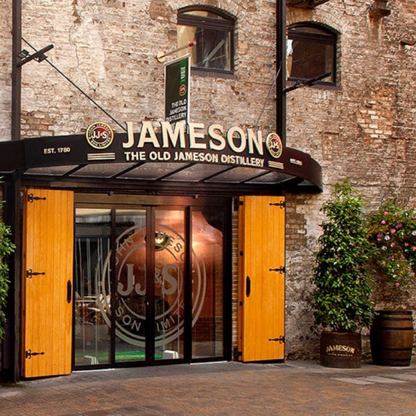 Foto tirada no(a) Jameson Distillery Bow St. por Dale P. em 12/2/2022