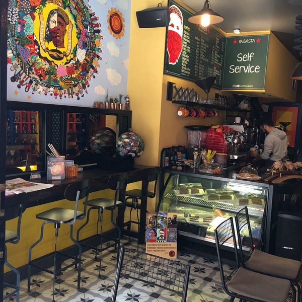 4/17/2017 tarihinde Ulaş Y.ziyaretçi tarafından Coffee Ya Basta'de çekilen fotoğraf