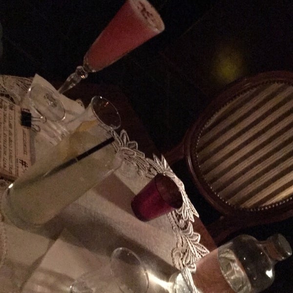 Das Foto wurde bei Old Fashioned Cocktail &amp; Absinthe Bar von Victorine C. am 2/24/2016 aufgenommen