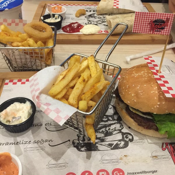 İlk deneme ve gerçek lezzet👏🏼 Bornova'da yediğim en lezzetli 2.hamburgerdi.tavuklu wrap ve mantarlı hamburger 👍🏼👍🏼 denemelisiniz 😘 umarım bozulmaz ..