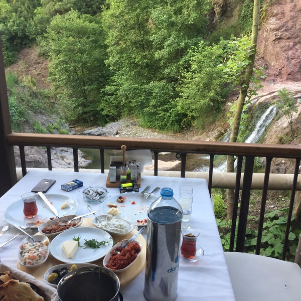 Das Foto wurde bei Gölbaşı Restaurant von Erdem K. am 7/5/2019 aufgenommen