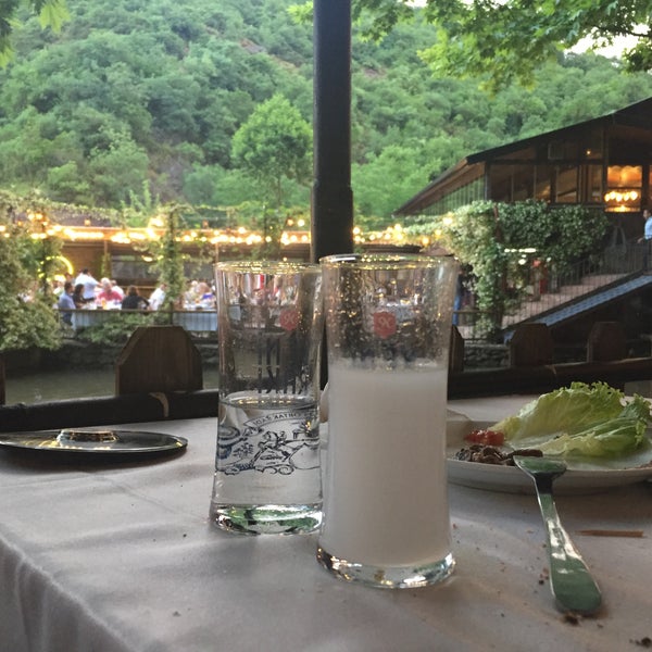Das Foto wurde bei Gölbaşı Restaurant von Erdem K. am 6/14/2019 aufgenommen