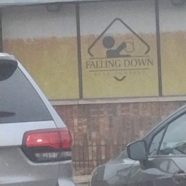 Das Foto wurde bei Falling Down Beer Company von Kathleen K. am 9/28/2023 aufgenommen