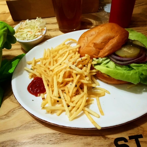 Photo taken at Star Burger by Andrew E. on 11/4/2018
