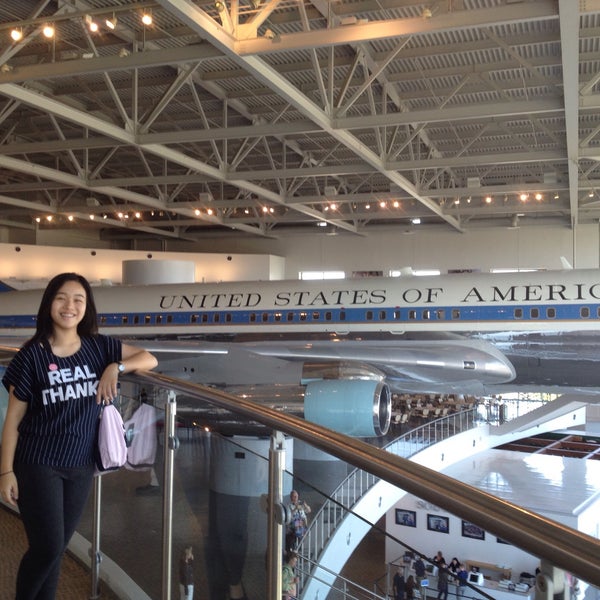 Photo taken at Air Force One Pavilion by Rina Mariel G. on 4/18/2016