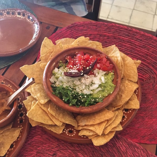 Das Foto wurde bei La perla pixán cuisine &amp; mezcal store von Brenda G. am 7/29/2018 aufgenommen