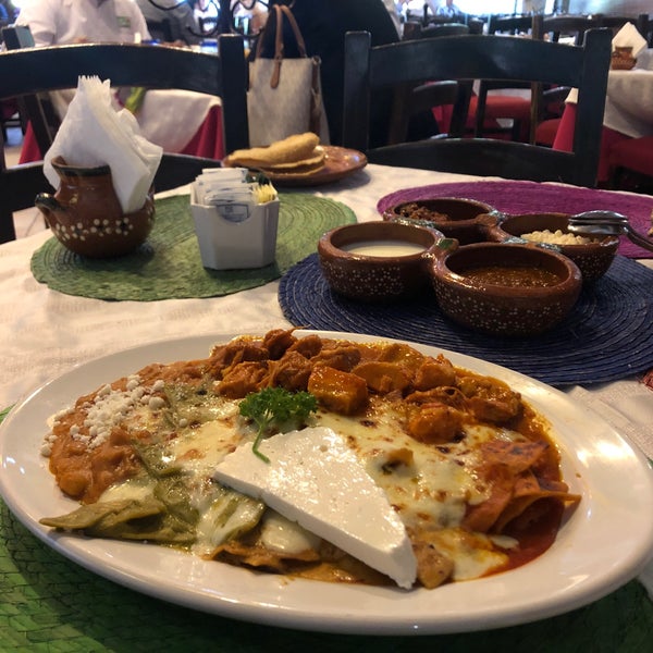 Photo taken at Los Chilaquiles by Jocelyn L. on 5/8/2019
