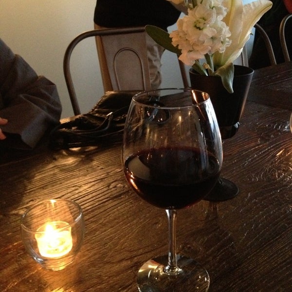 3/13/2014にMarty C.がThe Dark Room wine bar &amp; photo galleryで撮った写真