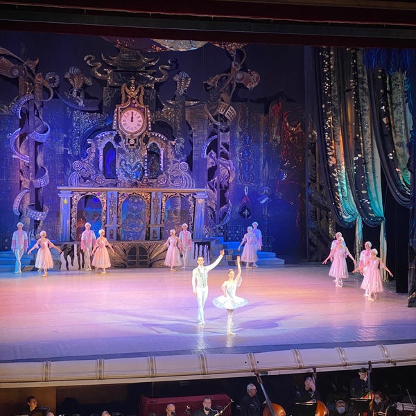 1/9/2022 tarihinde Kate K.ziyaretçi tarafından Национальная опера Украины'de çekilen fotoğraf