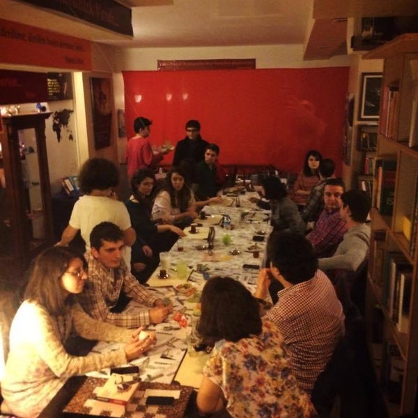 Das Foto wurde bei Nöbetçi Kafe von Nöbetçi Kafe am 11/26/2014 aufgenommen