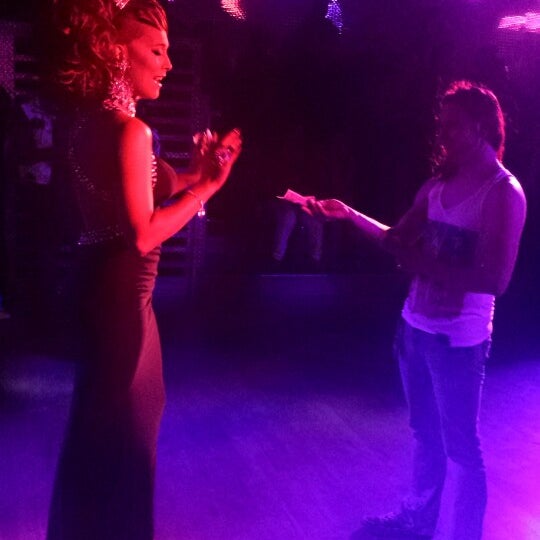 Foto tomada en Scandals Nightclub  por Sonya R. el 5/11/2014