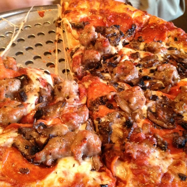 Gianni S Pizza New Monterey 725 Lighthouse Ave