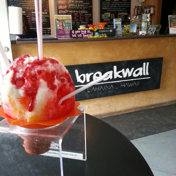 Photo taken at Breakwall Shave Ice Co. by Hui M. on 11/21/2013