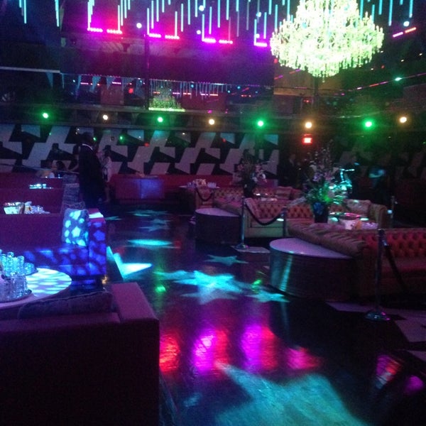 รูปภาพถ่ายที่ Gold Room Nightclub โดย Ava F. เมื่อ 9/6/2014