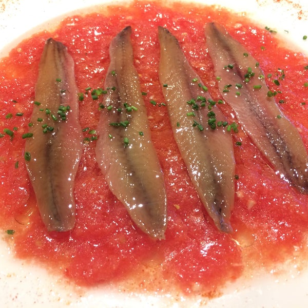 ¡Delicioso entrante para comenzar una comida o cena!Las anchoas del Cantábrico son un alimento muy importante desde el punto de vista nutricional. #entrante #comida #cena #aperitivo