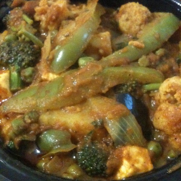 รูปภาพถ่ายที่ Saffron Indian Cuisine โดย Jean 💜 เมื่อ 1/30/2013