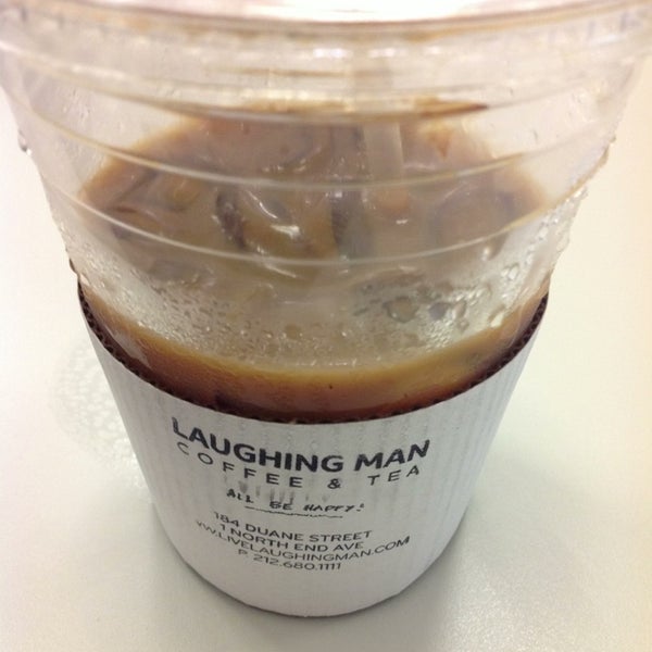 Photo prise au Laughing Man Coffee &amp; Tea par Jean 💜 le6/28/2013
