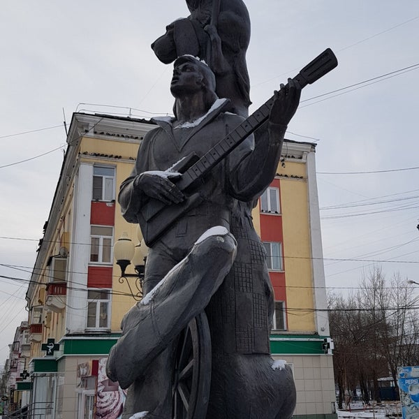 Памятник бременским музыкантам новокузнецк. Бременские музыканты кинотеатр красноярск. Трубадур из бременских 1969. Книга бременские музыканты союзмультфильм. Бременские музыканты театр оперы и балета ижевск.