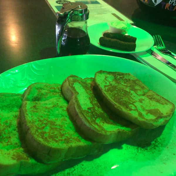 Ringo's Bar & Grill Dive Bar in Downtown Beaverton