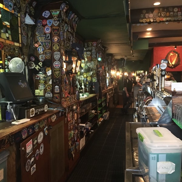Foto tirada no(a) Murphy&#39;s Grand Irish Pub por 𝓡andal . em 6/22/2017
