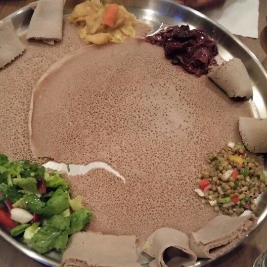 Foto tirada no(a) Ras Dashen Ethiopian Restaurant por Kartheek D. em 7/19/2014