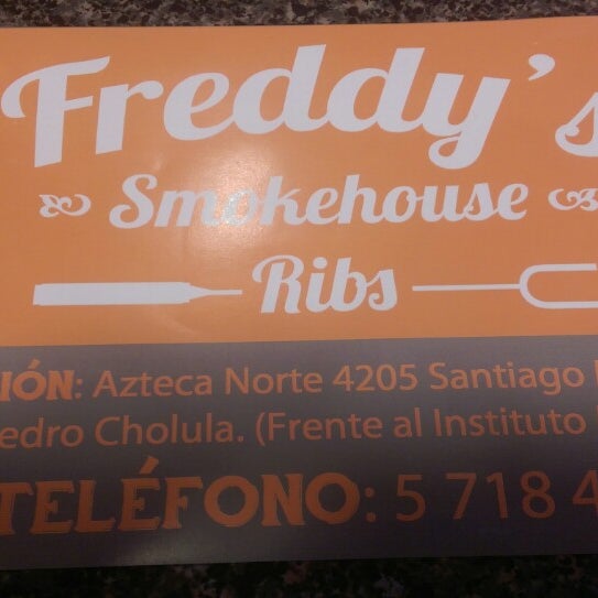 4/25/2014にMiguel Q.がFreddy&#39;s Smokehouse Ribsで撮った写真