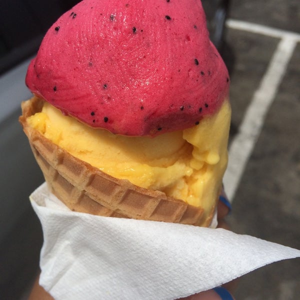 Photo taken at Mateo&#39;s Ice Cream &amp; Fruit Bars by Nnenniqua on 7/28/2014