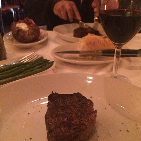 Photo taken at Sullivan&#39;s Steak House by Marybel A. on 12/1/2015