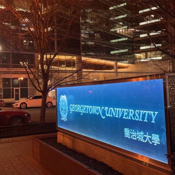 Foto tirada no(a) Georgetown University School of Continuing Studies por 🔚🇸🇦🇸🇦 em 12/14/2021