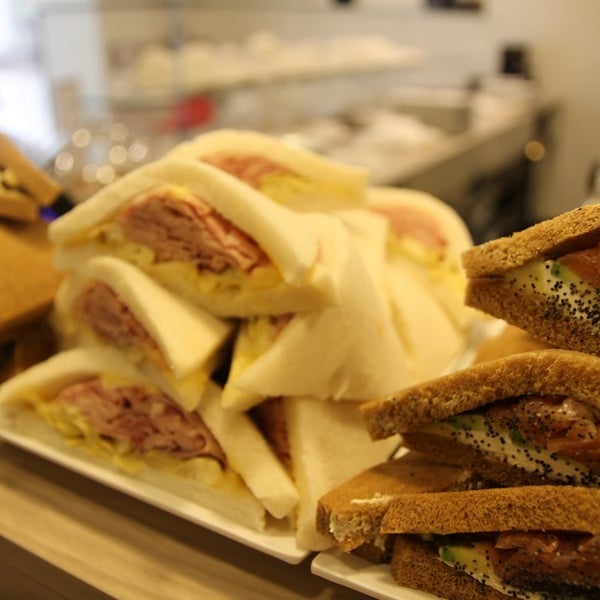 Foto diambil di Tramé - Original Venetian Sandwiches oleh Valeria B. pada 4/27/2014