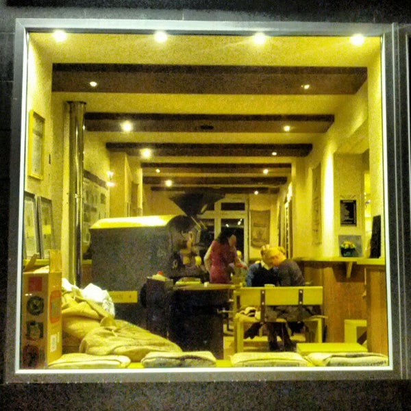 11/4/2012にHeriberto V.がDie Kaffee Privatröstereiで撮った写真