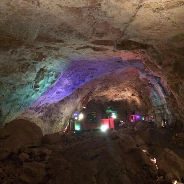 Photo prise au Grand Canyon Caverns &amp; Inn par GT S. le5/11/2014