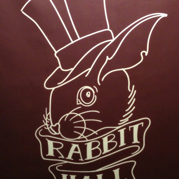 Кролик Hall. Rabbit Hall Сочи. Кролик в остром козырьке.