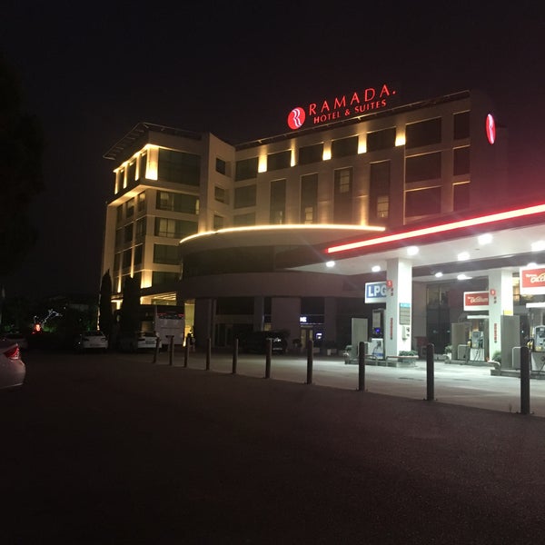 Das Foto wurde bei Ramada Hotel &amp; Suites Kemalpaşa von abdullah o. am 10/21/2019 aufgenommen
