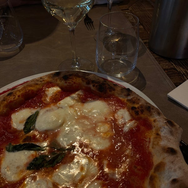 Photo prise au La Vita e Bella &amp; La Pizza è Bella Gourmet par Sepideh F. le5/15/2022