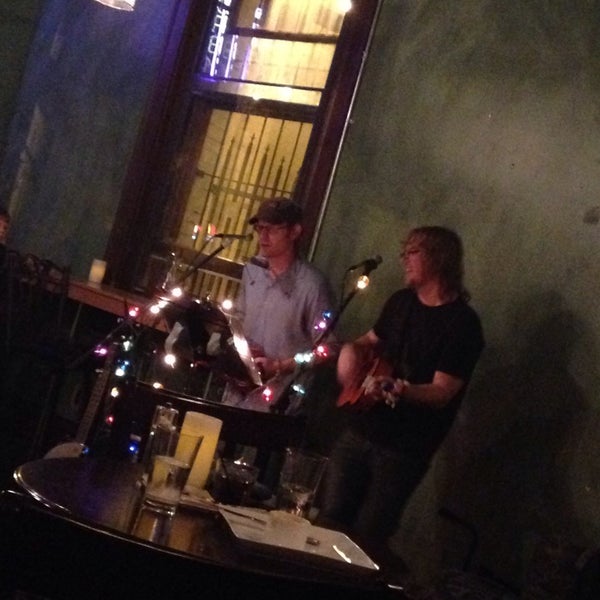7/19/2014 tarihinde Erica E.ziyaretçi tarafından Swirl Wine Bar'de çekilen fotoğraf