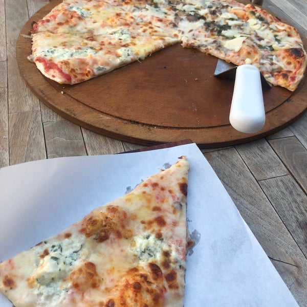 Foto scattata a Pizza Fellas da Yeşim il 8/17/2019