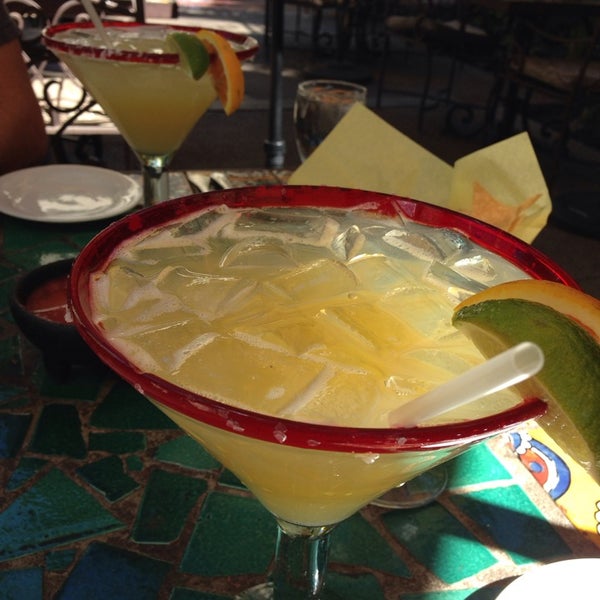10/16/2013 tarihinde Elmer T.ziyaretçi tarafından Las Campanas Mexican Cuisine &amp; Tequila Bar'de çekilen fotoğraf