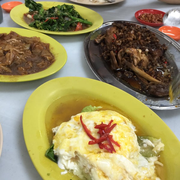 Photo taken at Restoran Ping Wah by Jean N. on 7/3/2015