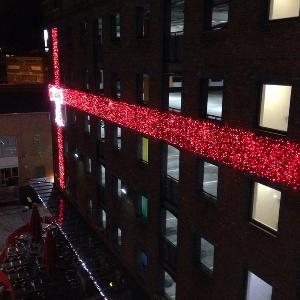 Foto tomada en Liverpool Marriott Hotel City Centre  por Ward V. el 12/23/2013