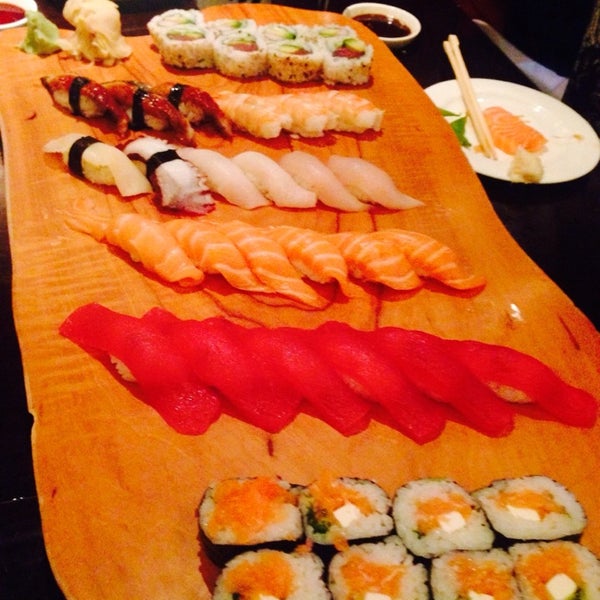 Das Foto wurde bei Toni&#39;s Sushi Bar von Ercetingoz K. am 6/19/2014 aufgenommen