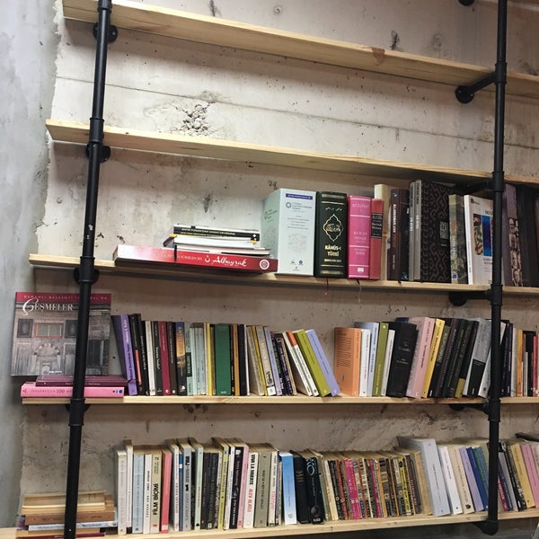 10/12/2017 tarihinde Nurdan K.ziyaretçi tarafından Kitaplı Kahve'de çekilen fotoğraf