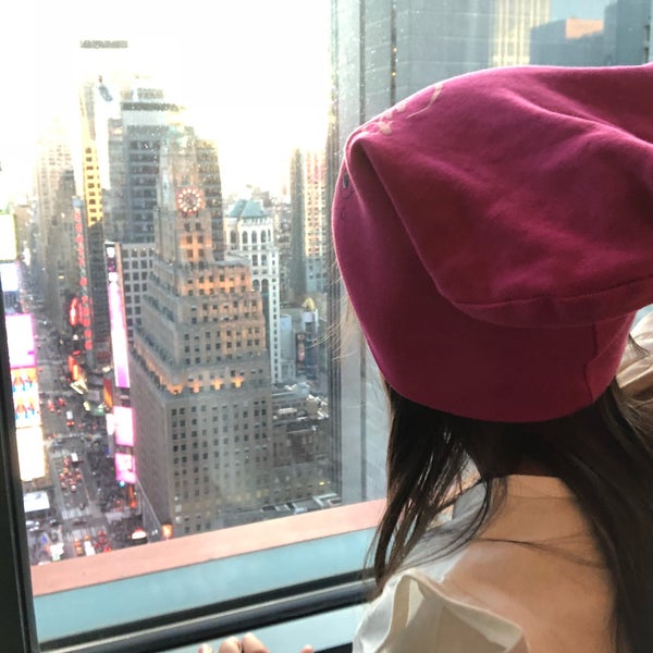 10/20/2018 tarihinde Tanyaziyaretçi tarafından DoubleTree Suites by Hilton Hotel New York City - Times Square'de çekilen fotoğraf