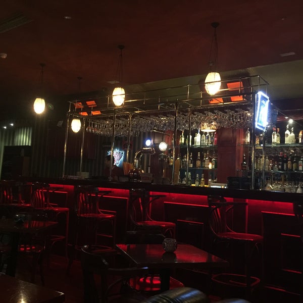 รูปภาพถ่ายที่ Irish Pub Bar &amp; Lounge โดย Canan P. เมื่อ 1/7/2016