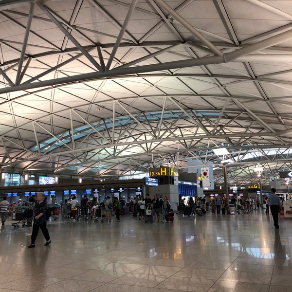 Foto diambil di Bandar Udara Internasional Incheon (ICN) oleh Jah B. pada 8/18/2018