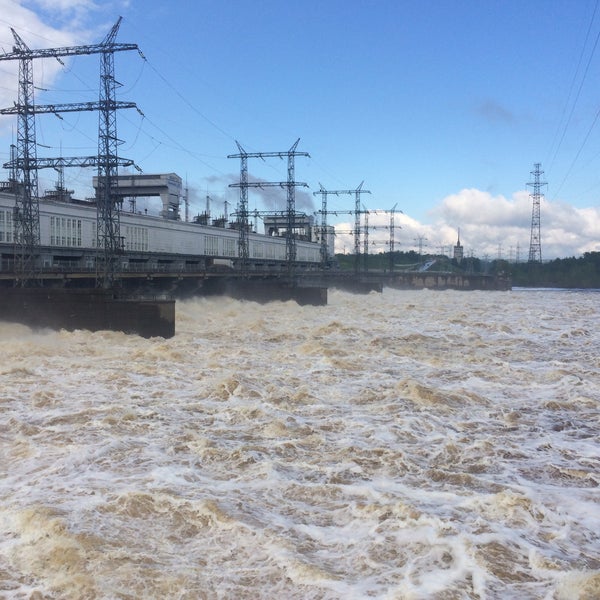Загрязнение камского водохранилища. Камское водное. Камское водохранилище березники. Пермская гидроэлектростанция. Камское водное.