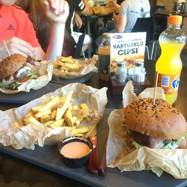 8/24/2016にIvans V.がGhetto Burgerで撮った写真