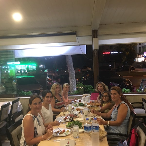 Das Foto wurde bei Kazan Restaurant Konyaaltı von Yıldız T. am 9/24/2017 aufgenommen