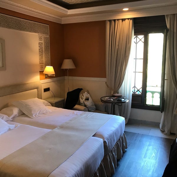 Das Foto wurde bei Hotel Alhambra Palace von Jesusosu O. am 3/9/2019 aufgenommen