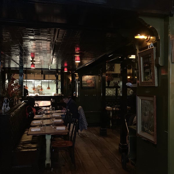รูปภาพถ่ายที่ The Breslin Bar &amp; Dining Room โดย Gilles B. เมื่อ 11/9/2018